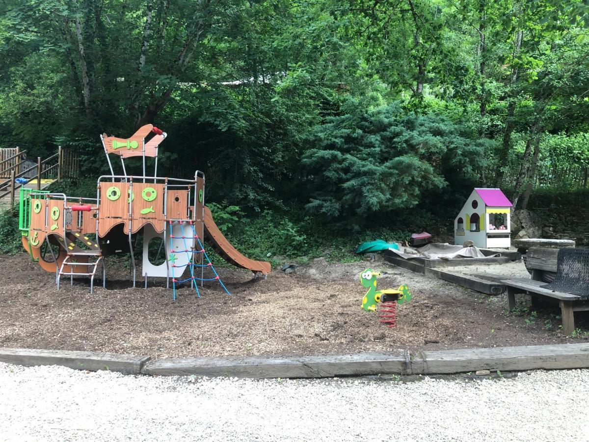 Camping Moulin De Chaules Saint-Constant Exterior photo